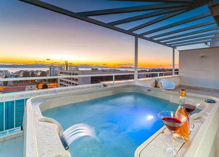 Sunset Penthouse Apartment With Jacuzzi And Seaview