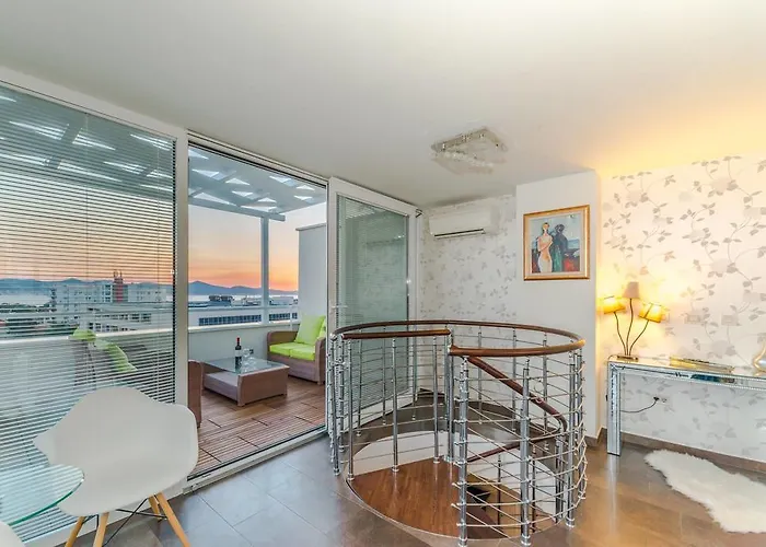 Sunset Penthouse Apartment With Jacuzzi And Seaview